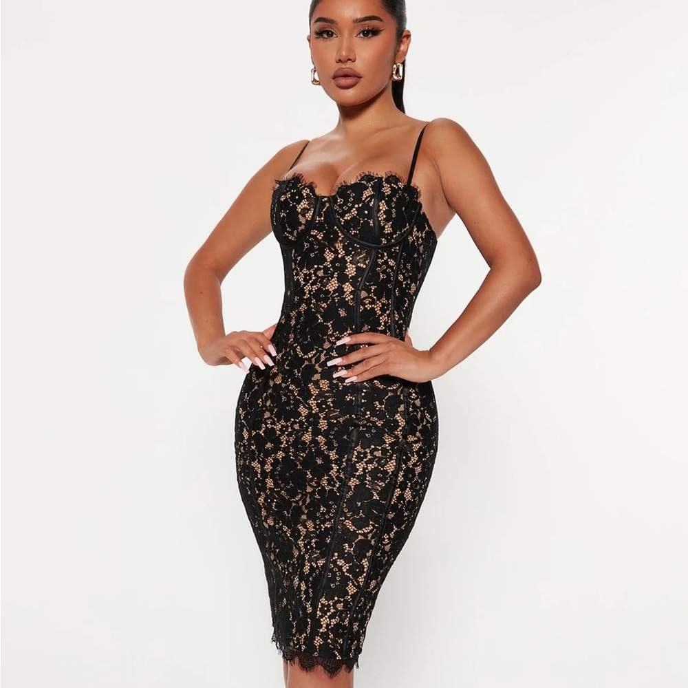 Lady in Lace Midi Dress